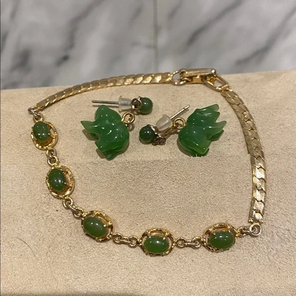Real Green jade Bear Earrings & gold jade bracelet - Picture 3 of 8